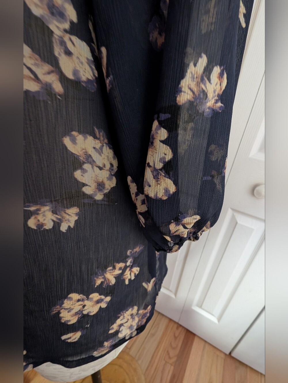 Liz Claiborne Navy Sheer Floral Button-Front Blouse Size 1X - Picture 3 of 8